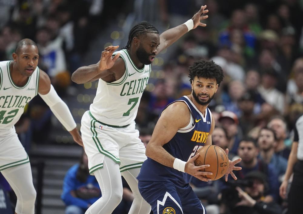 随着这两名 随着这两名