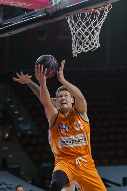 舞台上的巴 舞台上的巴